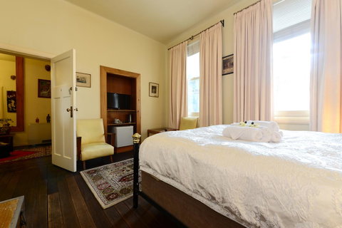 Edinburgh Gallery Bed & Breakfast - VIC Tourism 21