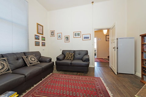 Edinburgh Gallery Bed & Breakfast - VIC Tourism 3
