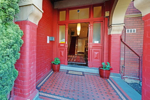 Edinburgh Gallery Bed & Breakfast - VIC Tourism 1