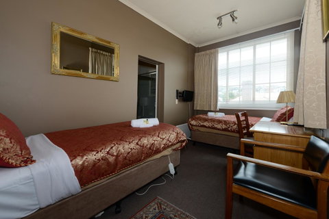 Edinburgh Gallery Bed & Breakfast - VIC Tourism 7