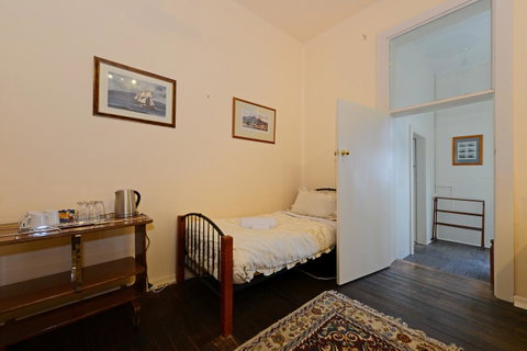 Edinburgh Gallery Bed & Breakfast - VIC Tourism 40