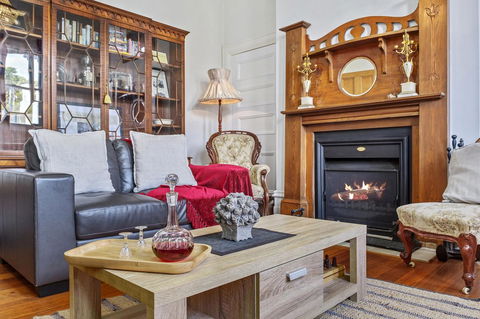 Cygnet Old Bank - VIC Tourism 14