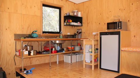 BAY OF FIRES ECO HUT Off Grid Experience At Binalong Bay - VIC Tourism 9