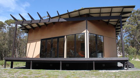 BAY OF FIRES ECO HUT Off Grid Experience At Binalong Bay - VIC Tourism 21