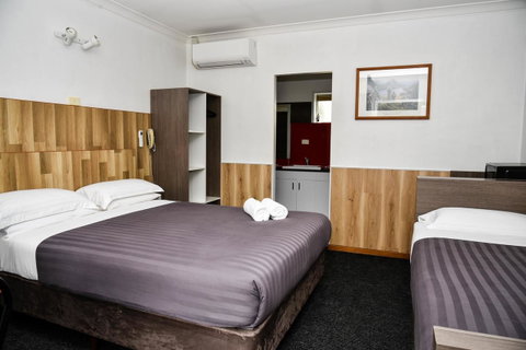 Hobart Tower Motel - VIC Tourism 9