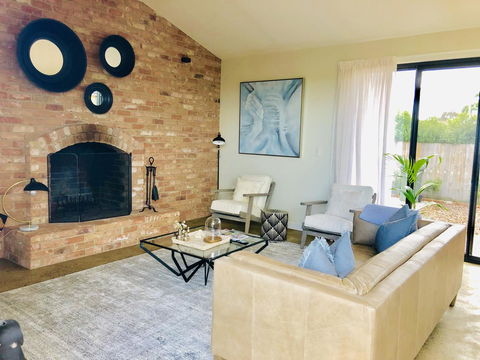 EMBRACING EVANDALE - Hosted By L'Abode Accommodation - VIC Tourism 5
