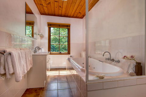 Wagners Cottages - VIC Tourism 19