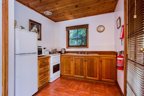 Wagners Cottages - VIC Tourism 40
