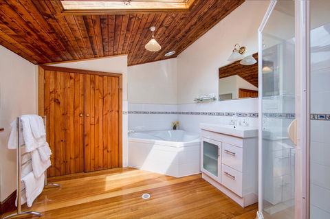 Wagners Cottages - VIC Tourism 26