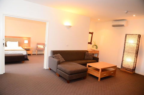 Mornington Hotel - VIC Tourism 36