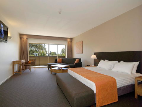 Mornington Hotel - VIC Tourism 24