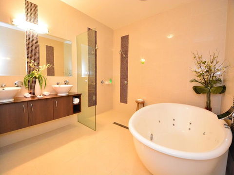 Mornington Hotel - VIC Tourism 25