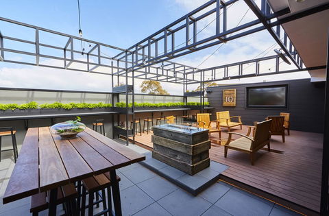 Mornington Hotel - VIC Tourism 6