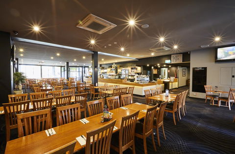 Mornington Hotel - VIC Tourism 9