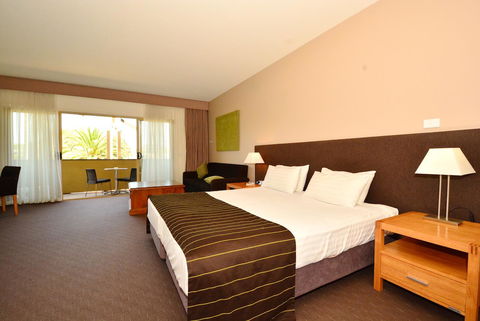 Mornington Hotel - VIC Tourism 34
