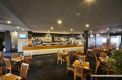 Mornington Hotel - VIC Tourism 10
