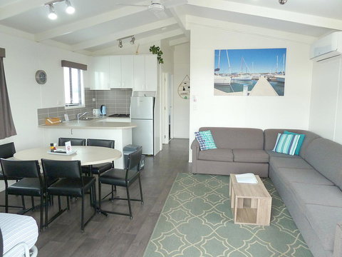 Apollo Bay Waterfront Motor Inn - VIC Tourism 17