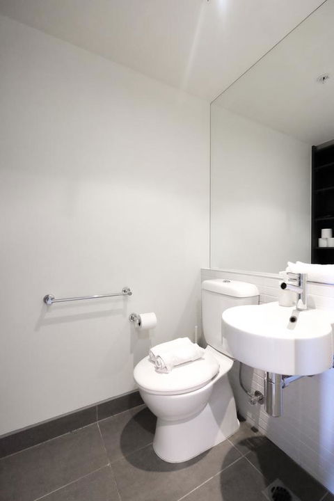Mono Apartments On Franklin Street - VIC Tourism 11