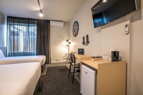 Nightcap At Keysborough Hotel - VIC Tourism 24