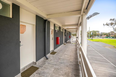 Nightcap At Keysborough Hotel - VIC Tourism 22
