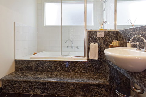 54 On Bank - VIC Tourism 24