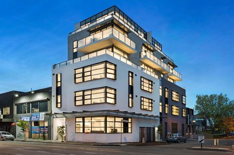 The Hamptons Apartments - St Kilda - VIC Tourism 0