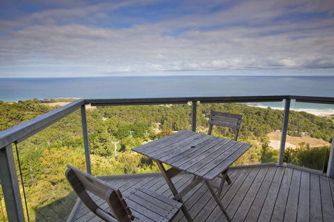 Chris\'s Beacon Point Restaurant & Villas - VIC Tourism 1