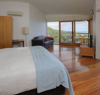 Chris's Beacon Point Restaurant  Villas - VIC Tourism