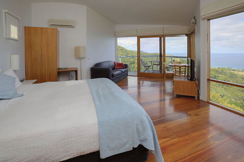 Chris\'s Beacon Point Restaurant & Villas - VIC Tourism 0