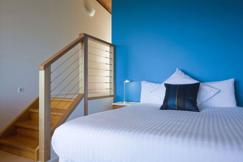 Chris\'s Beacon Point Restaurant & Villas - VIC Tourism 4