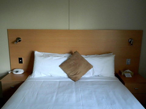 Ciloms Airport Lodge - VIC Tourism 24