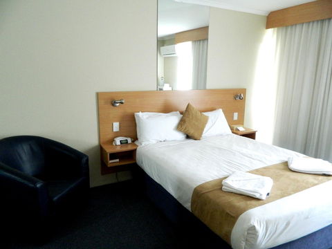 Ciloms Airport Lodge - VIC Tourism 40