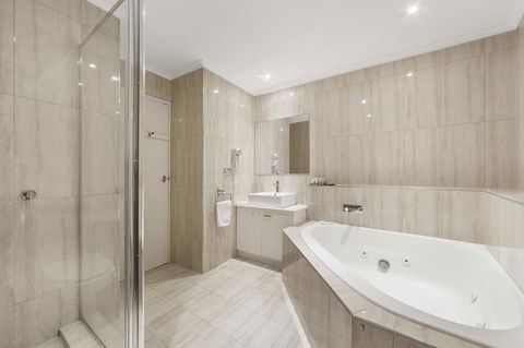Ciloms Airport Lodge - VIC Tourism 9