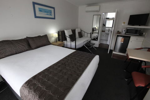 Mornington Motel - VIC Tourism 1