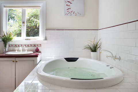 Koovelly Spa - VIC Tourism 6