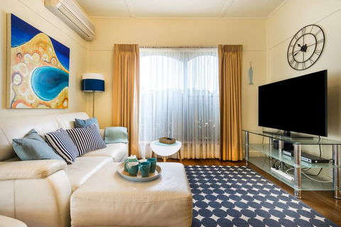 Nautique Beach House - VIC Tourism 3