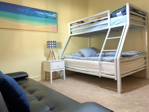 Nautique Beach House - VIC Tourism 9