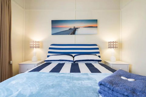 Nautique Beach House - VIC Tourism 6
