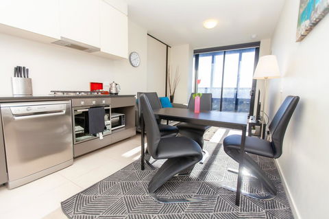 Melbourne SkyHigh Apartments - VIC Tourism 8