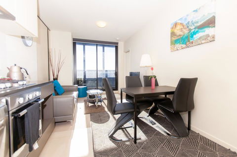 Melbourne SkyHigh Apartments - VIC Tourism 9