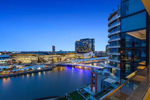 Melbourne Holiday Apartments Flinders Wharf - VIC Tourism 10