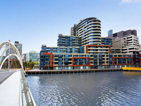 Melbourne Holiday Apartments Flinders Wharf - VIC Tourism 11