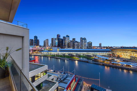 Melbourne Holiday Apartments Flinders Wharf - VIC Tourism 5