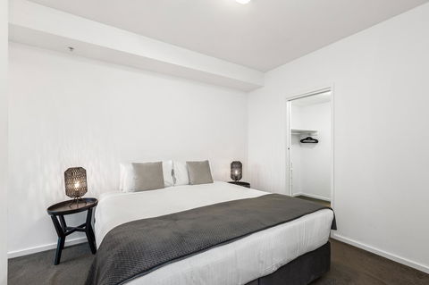 Melbourne Holiday Apartments Flinders Wharf - VIC Tourism 13