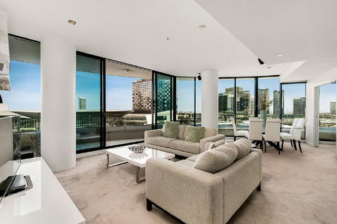 Melbourne Holiday Apartments Flinders Wharf - VIC Tourism 28
