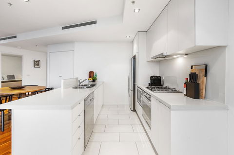 Melbourne Holiday Apartments Flinders Wharf - VIC Tourism 12