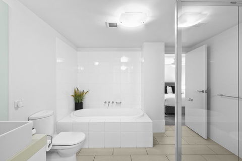 Melbourne Holiday Apartments Flinders Wharf - VIC Tourism 33
