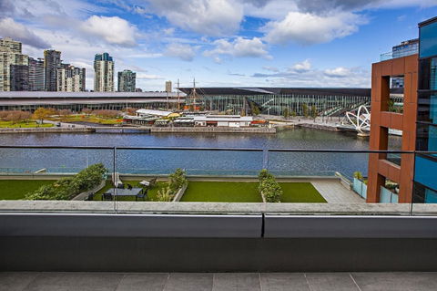Melbourne Holiday Apartments Flinders Wharf - VIC Tourism 41