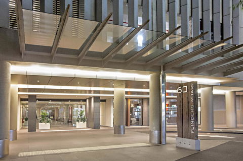 Melbourne Holiday Apartments Flinders Wharf - VIC Tourism 4