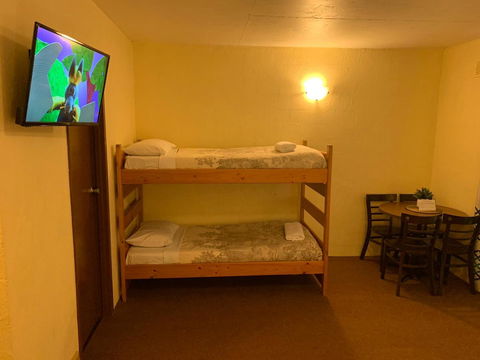 Mountain Creek Motel Bar & Restaurant - VIC Tourism 5